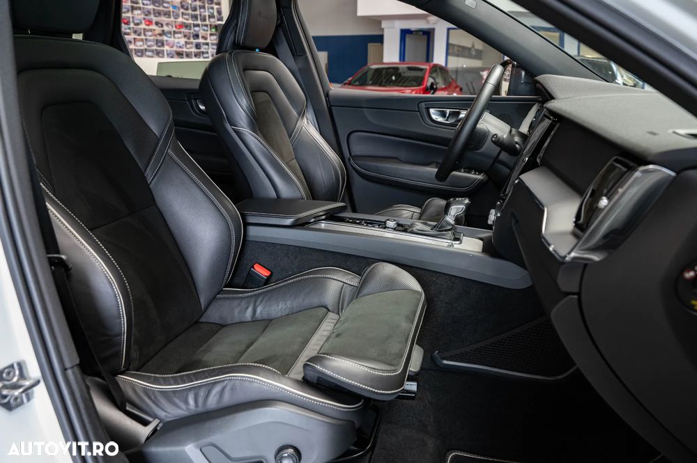Volvo XC 60 D5 AWD Geartronic RDesign - 12