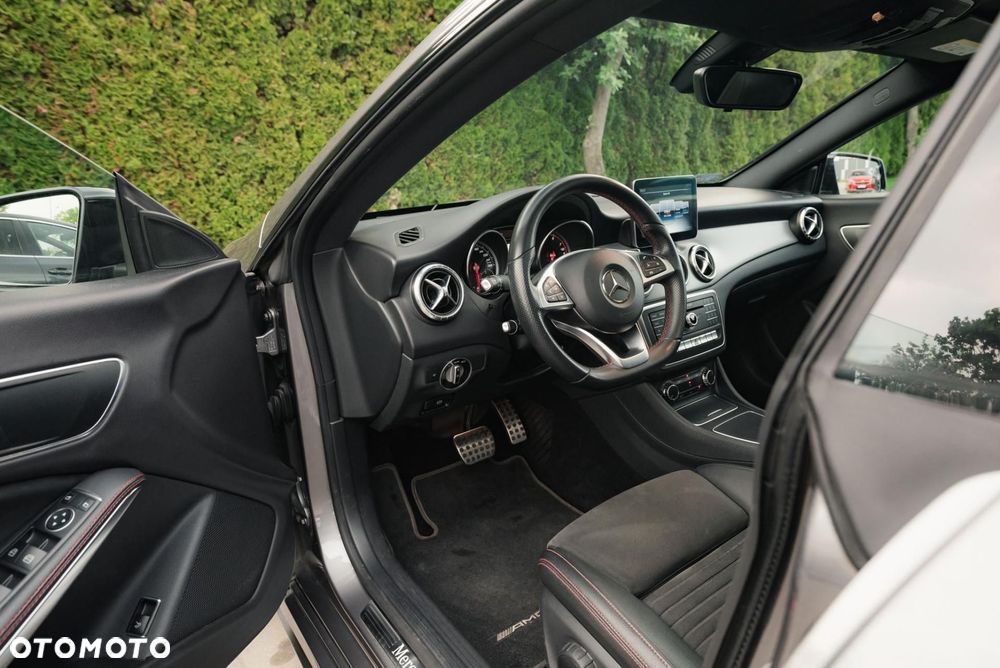 Mercedes-Benz CLA 220 4-Matic AMG Line - 10