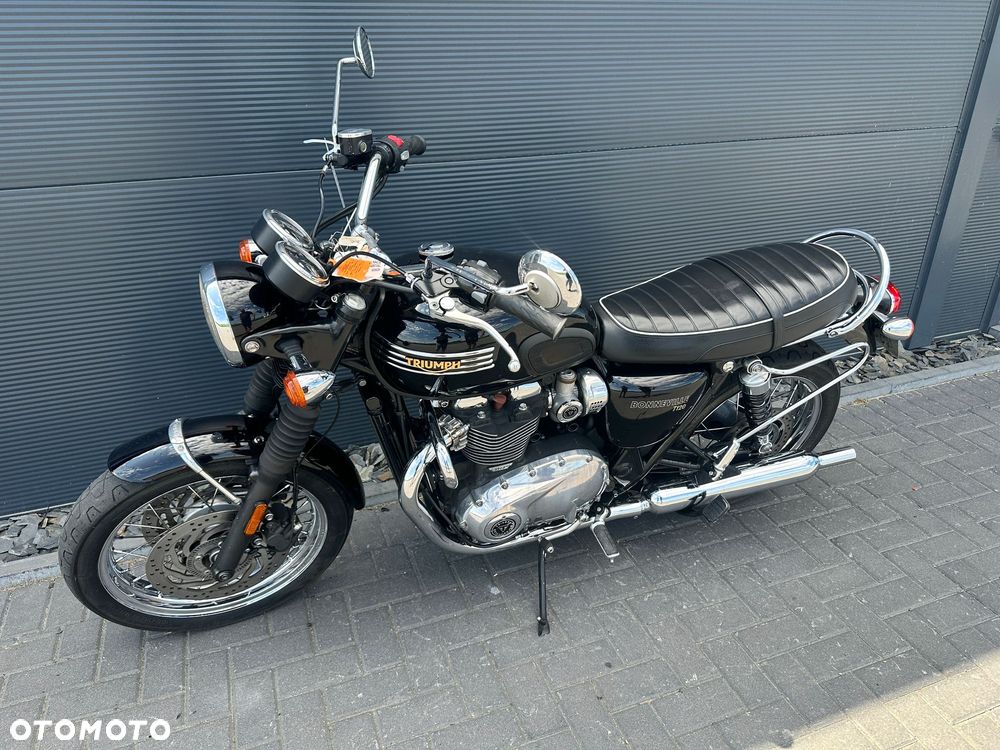 Triumph Bonneville - 1