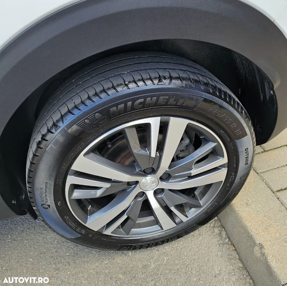 Peugeot 3008 PureTech 130 Stop & Start GPF EAT8 Allure Pack - 18