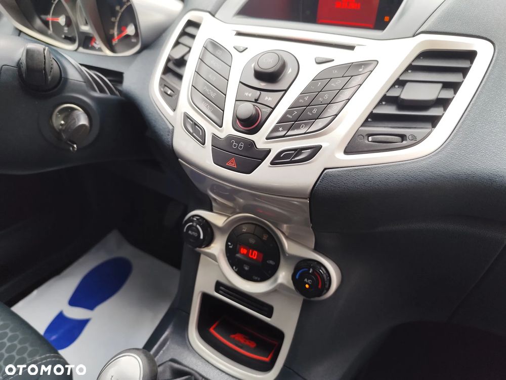 Ford Fiesta 1.4 Silver X (Trend) EU5 - 26
