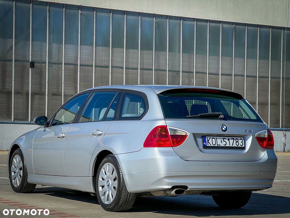 BMW Seria 3 318i Touring - 1