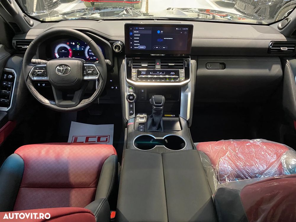 Toyota Land Cruiser 300 - 11