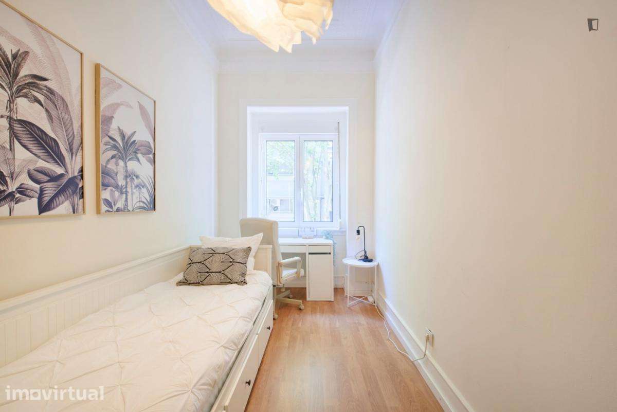 Quarto - localizado em Marquês de Pombal Lisbon - Grande imagem: 4/28
