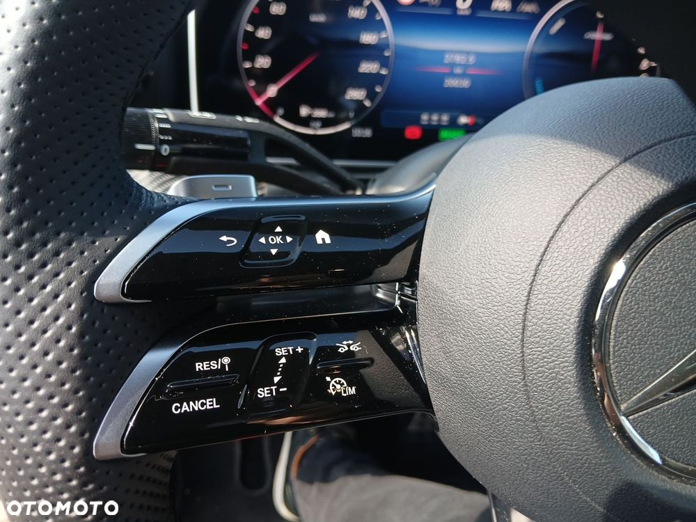Mercedes-Benz Klasa C 300 e PHEV 4-Matic AMG - 24