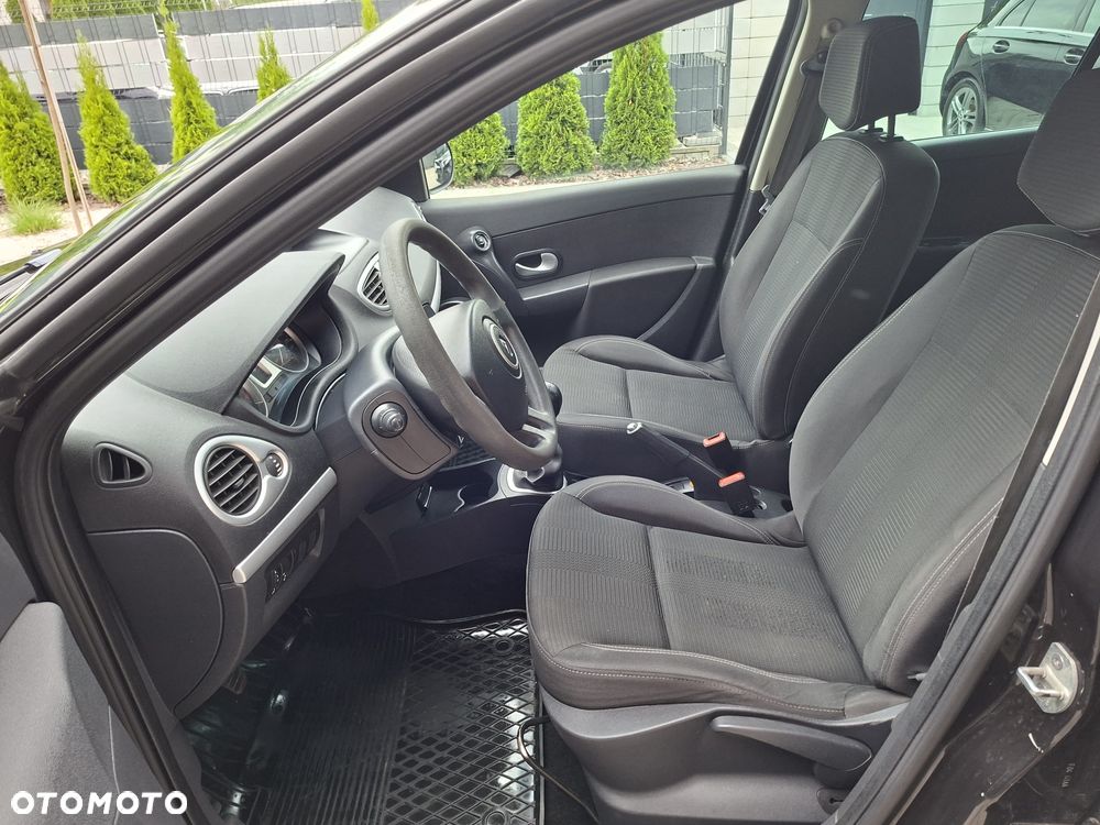 Renault Clio - 11