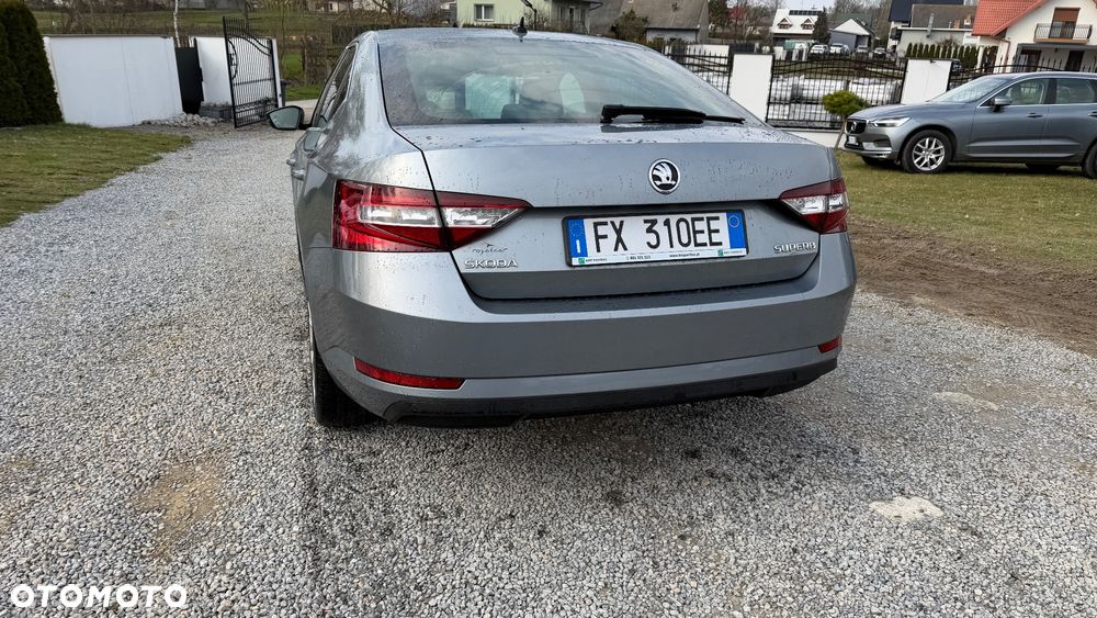 Skoda Superb 2.0 TDI DSG Ambition - 9