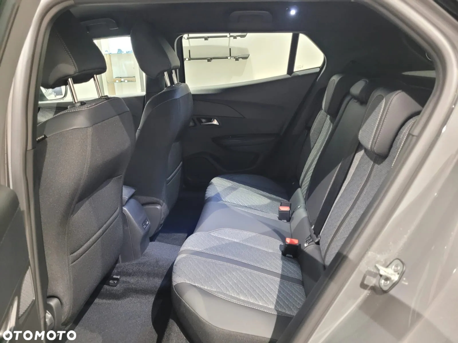 Peugeot 2008 PureTech mHEV Allure e-DCS6 - 11