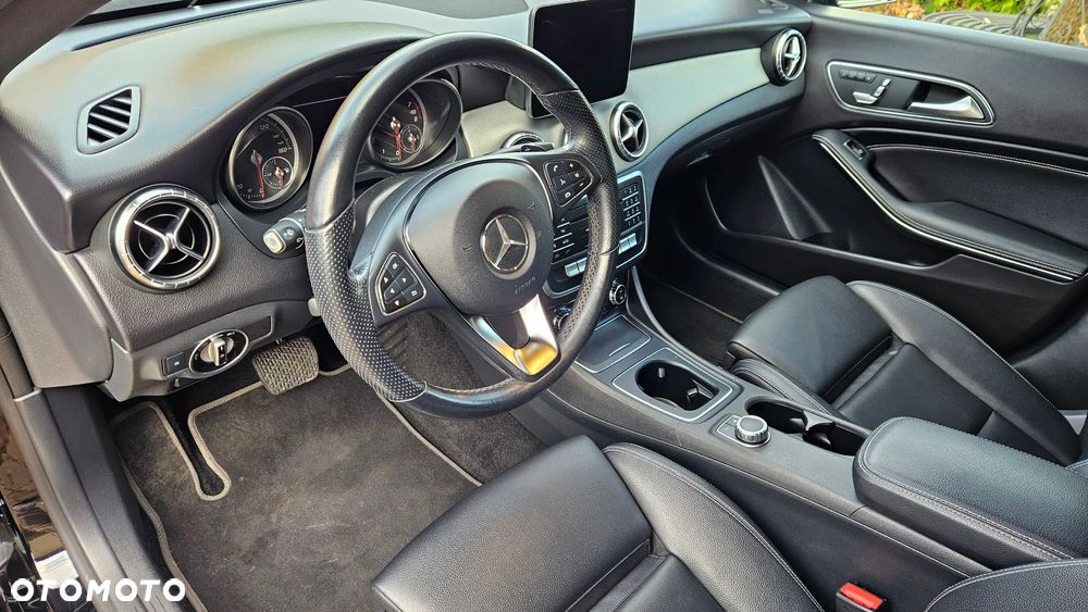Mercedes-Benz CLA - 25