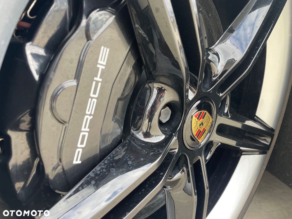 Porsche Taycan Turbo S - 21
