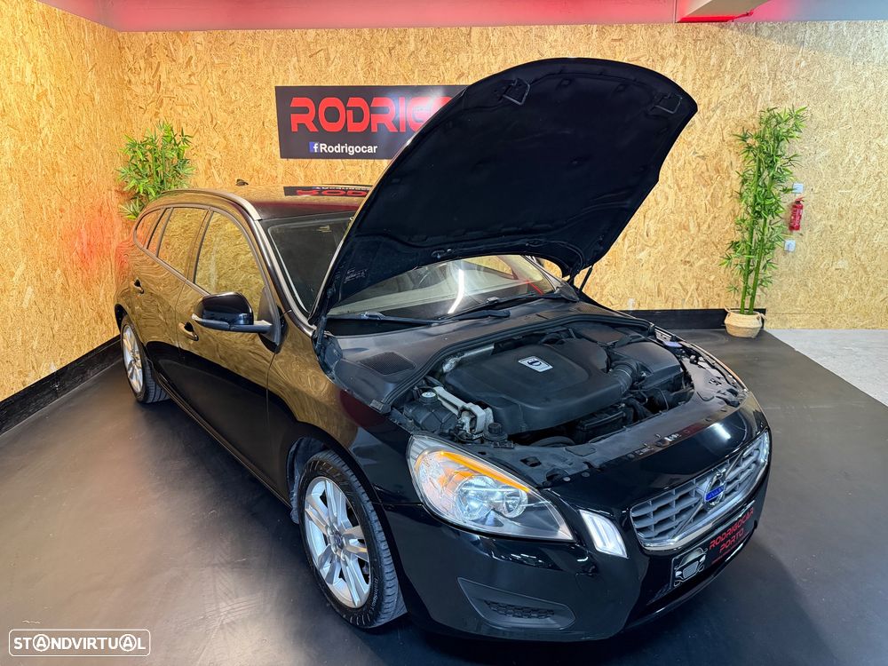 Volvo V60 2.0 D3 Momentum Start/Stop - 28