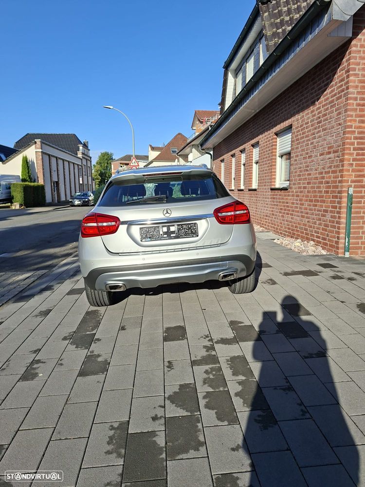 Mercedes-Benz GLA 220 d 4Matic 7G-DCT Urban - 6