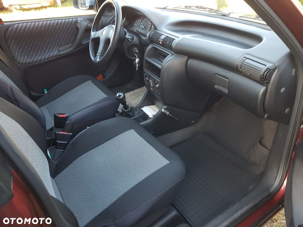 Opel Astra 1.4 GL - 8