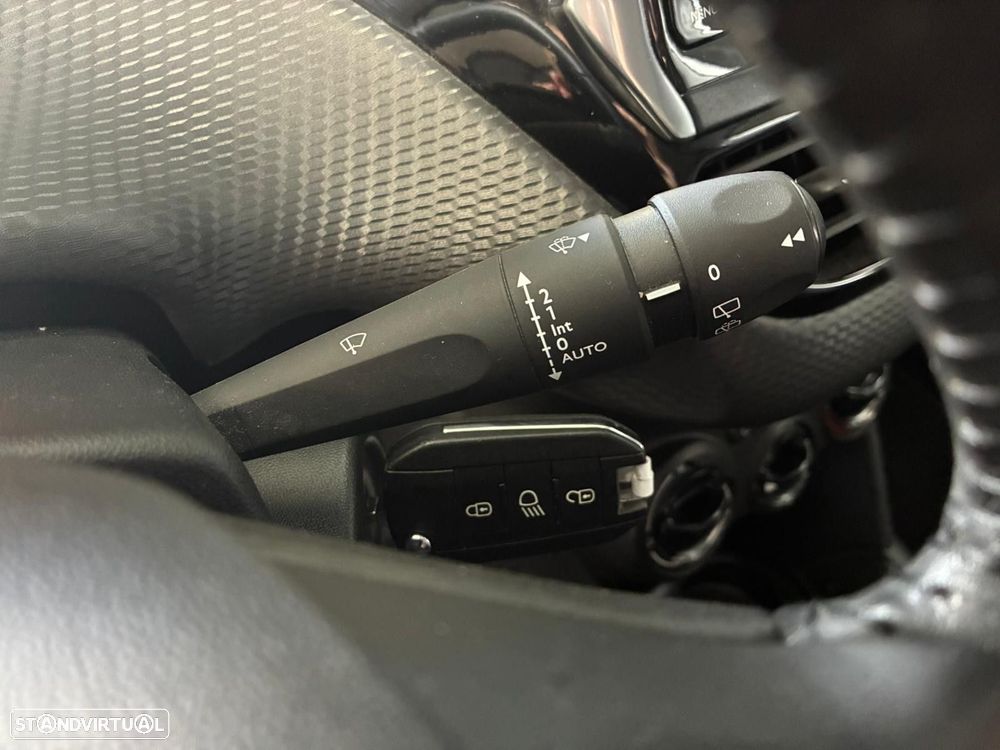Peugeot 208 1.2 PureTech Style - 24