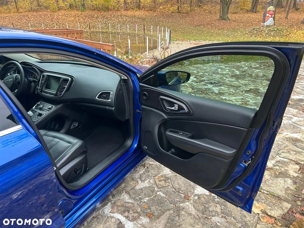 Chrysler 200 - 16