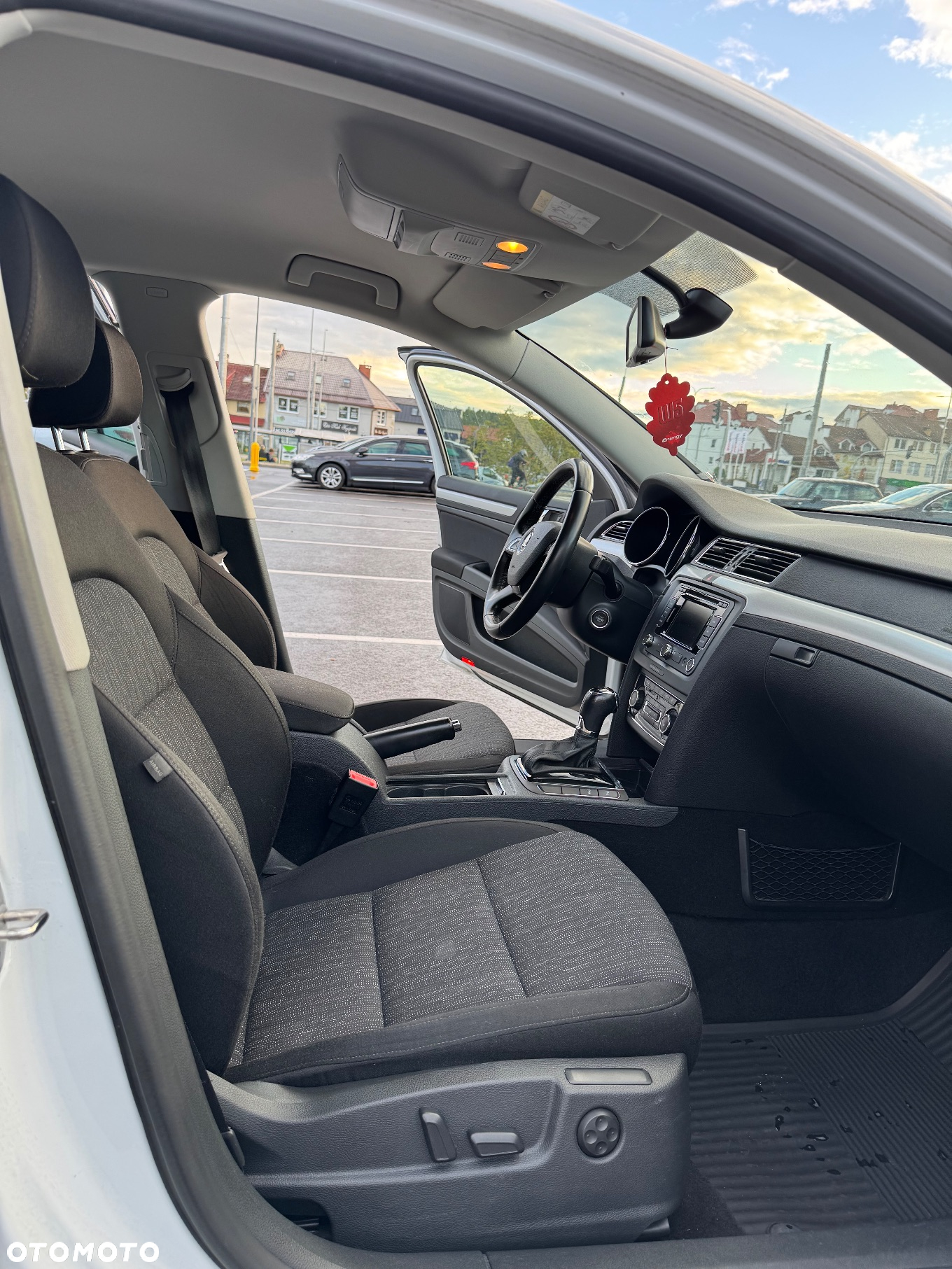 Skoda Superb 2.0 TDI Elegance DSG - 9