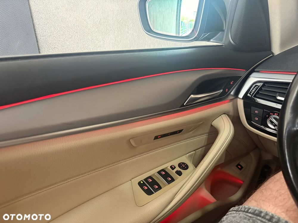 BMW Seria 5 525d Sport Line - 33