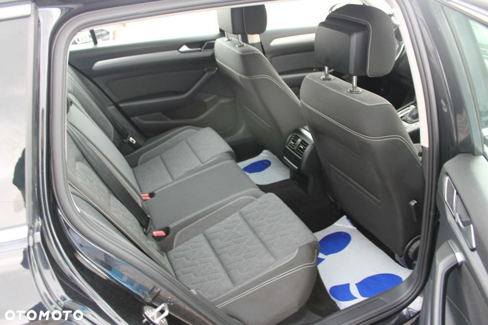 Volkswagen Passat - 25