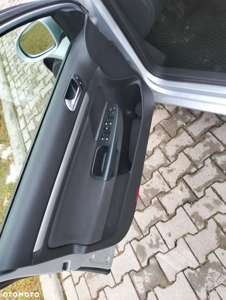 Volkswagen Golf 1.6 TDI DPF Comfortline - 19