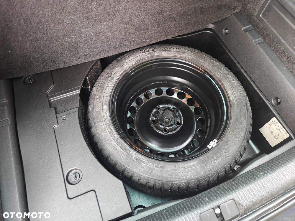 Volkswagen Passat 1.6 Comfortline - 32