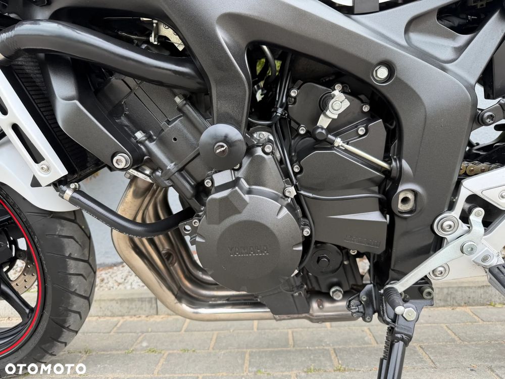 Yamaha FZ - 33
