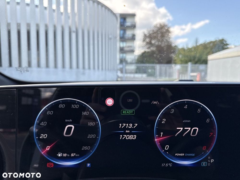 Mercedes-Benz CLA - 13