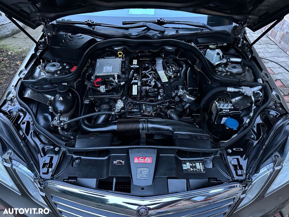 Mercedes-Benz E 220 CDI DPF BlueEFFICIENCY 7G-TRONIC Elegance - 22