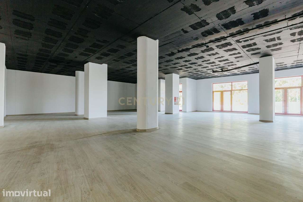 Espaço para Arrendamento em Barcarena – Oportunidade Única! - Grande imagem: 3/14