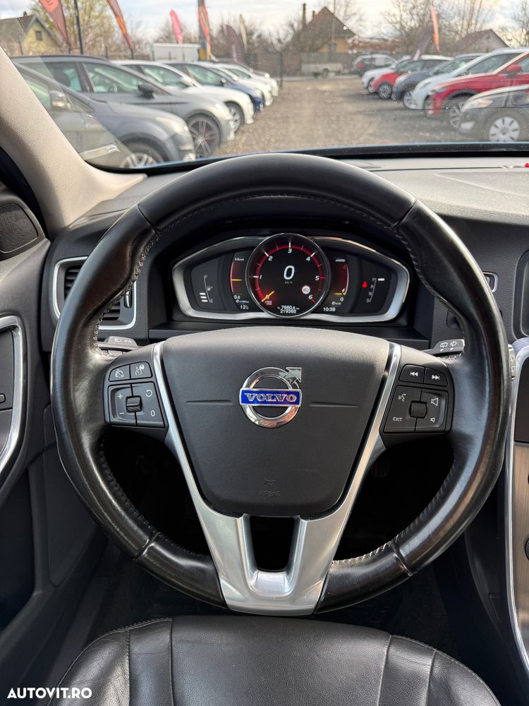 Volvo V60 D6 Plug-In-Hybrid AWD Geartronic Momentum - 24