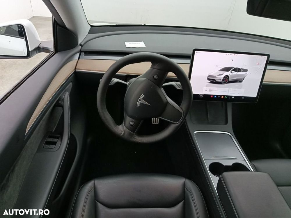 Tesla Model Y - 9