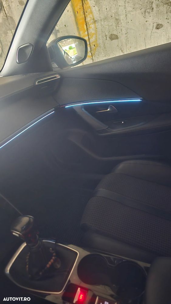 Peugeot 2008 1.2 L PureTech STT GT Line - 9