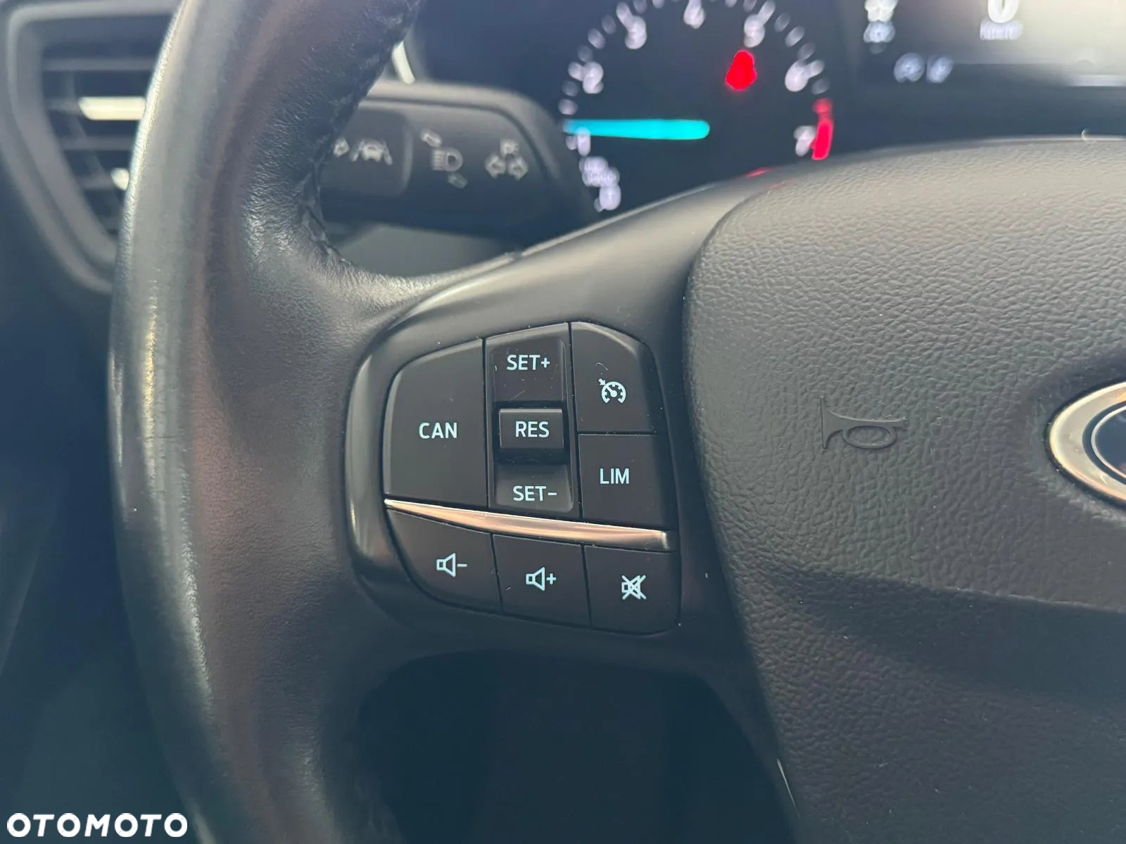 Ford Focus 1.0 EcoBoost Titanium Business - 23