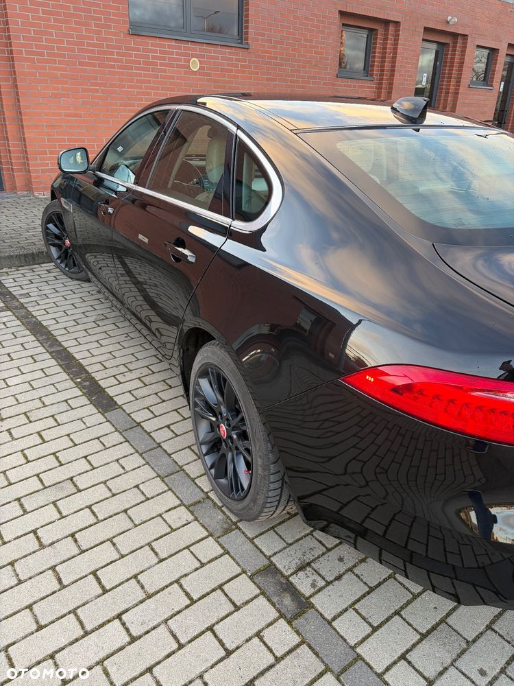Jaguar XF 2.0 i4D Prestige - 2