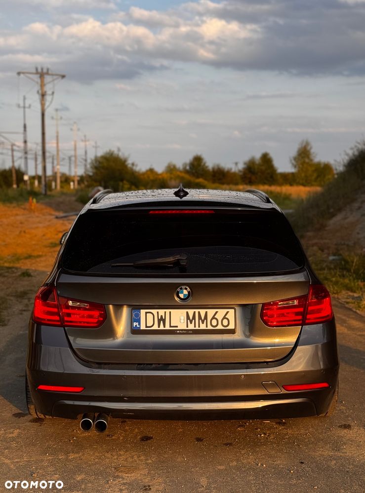 BMW Seria 3 330d Touring xDrive - 4