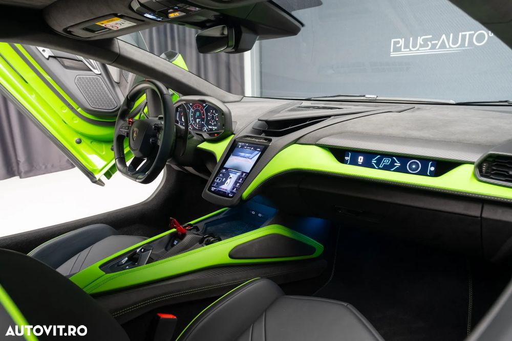 Lamborghini Revuelto - 17