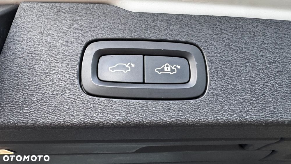 Volvo V60 B4 D R-Design - 24