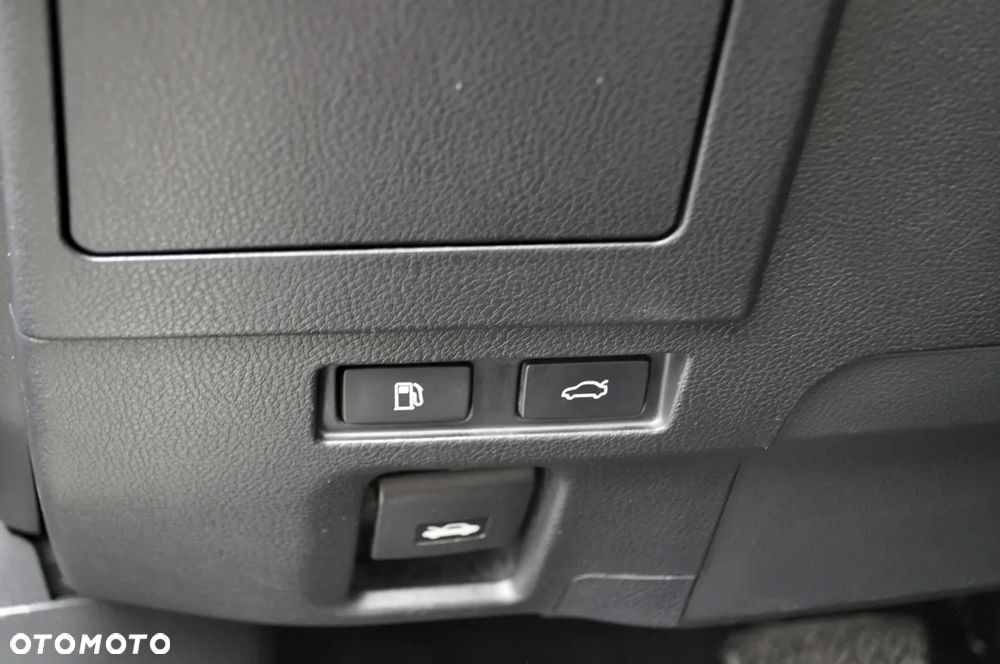 Lexus ES 300h Business Edition + - 31