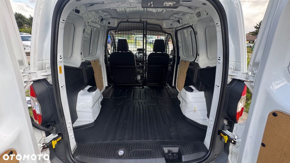 Ford Transit Courier - 21