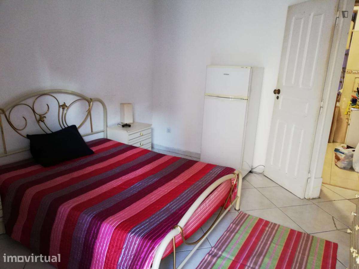 Quarto - localizado em Alameda Lisbon - Grande imagem: 2/23