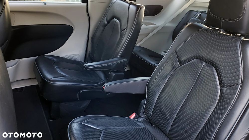 Chrysler Pacifica - 24