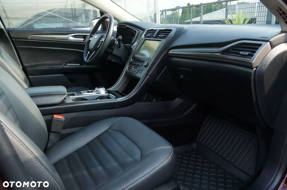 Ford Mondeo 2.0 EcoBoost Titanium - 28