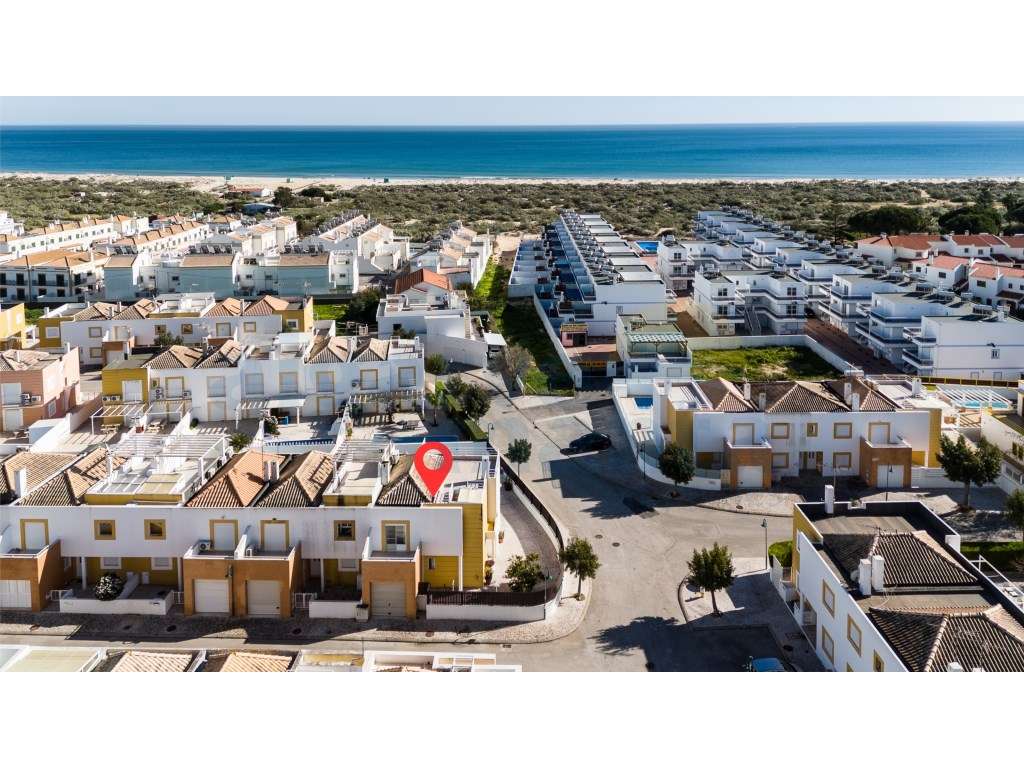 Moradia geminada T3 com Piscina Privada e Garagem - Praia da Lota - Grande imagem: 2/33