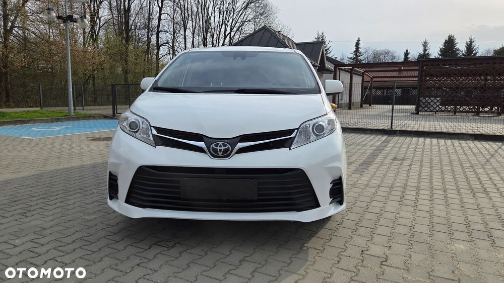 Toyota Sienna - 13