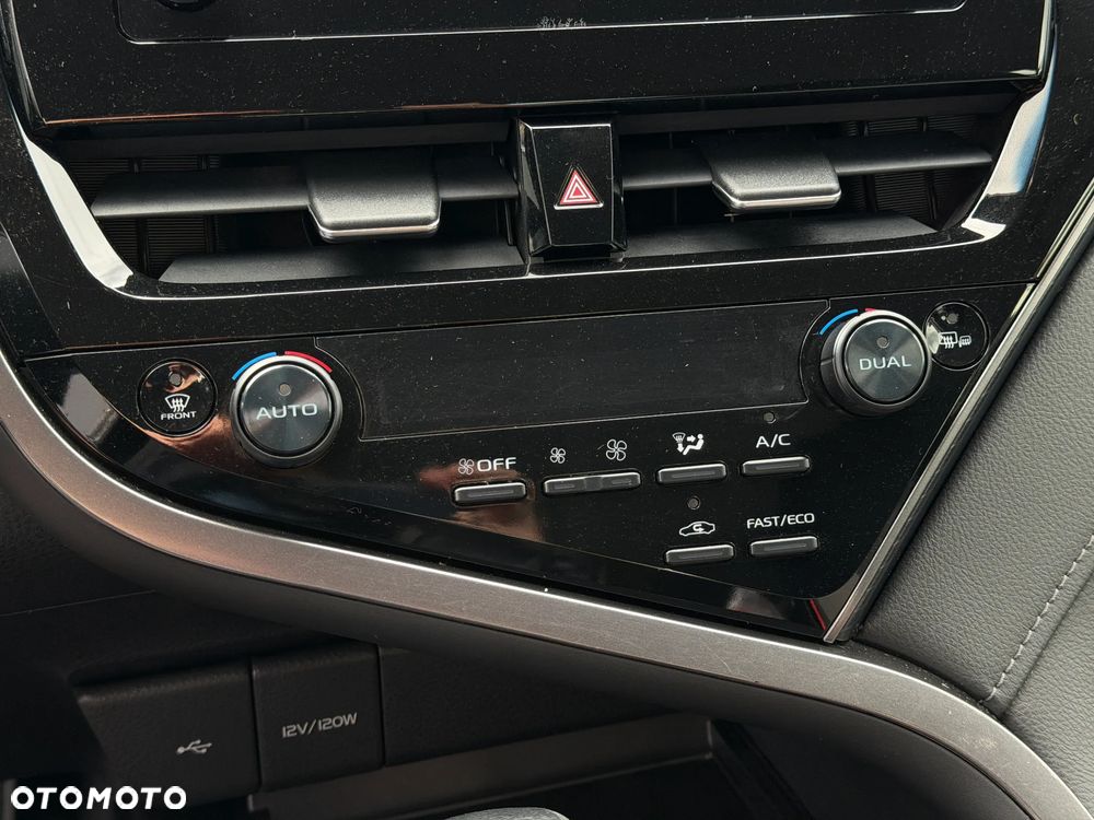 Toyota Camry 2.5 Hybrid Comfort CVT - 22