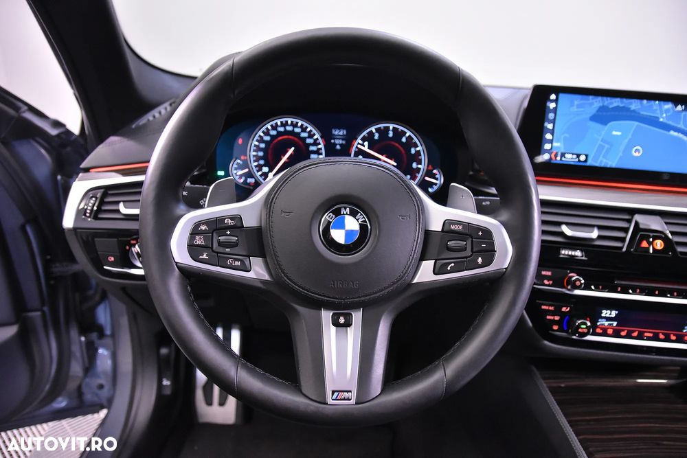 BMW M5 M550i xDrive AT - 17