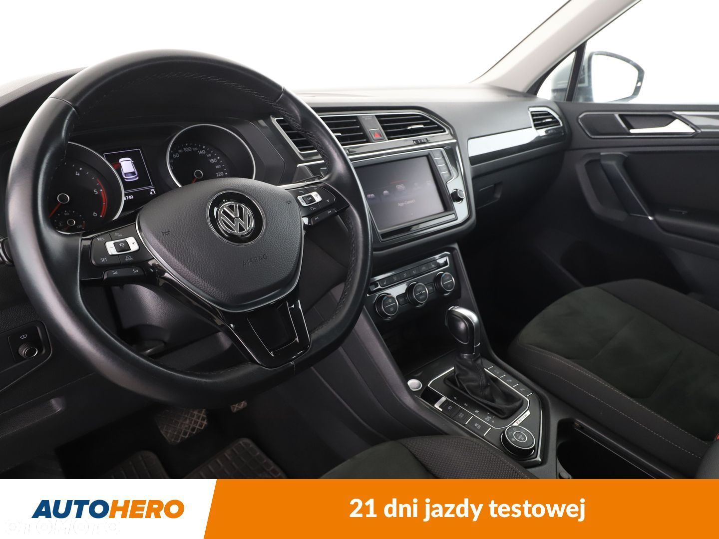 Volkswagen Tiguan - 11
