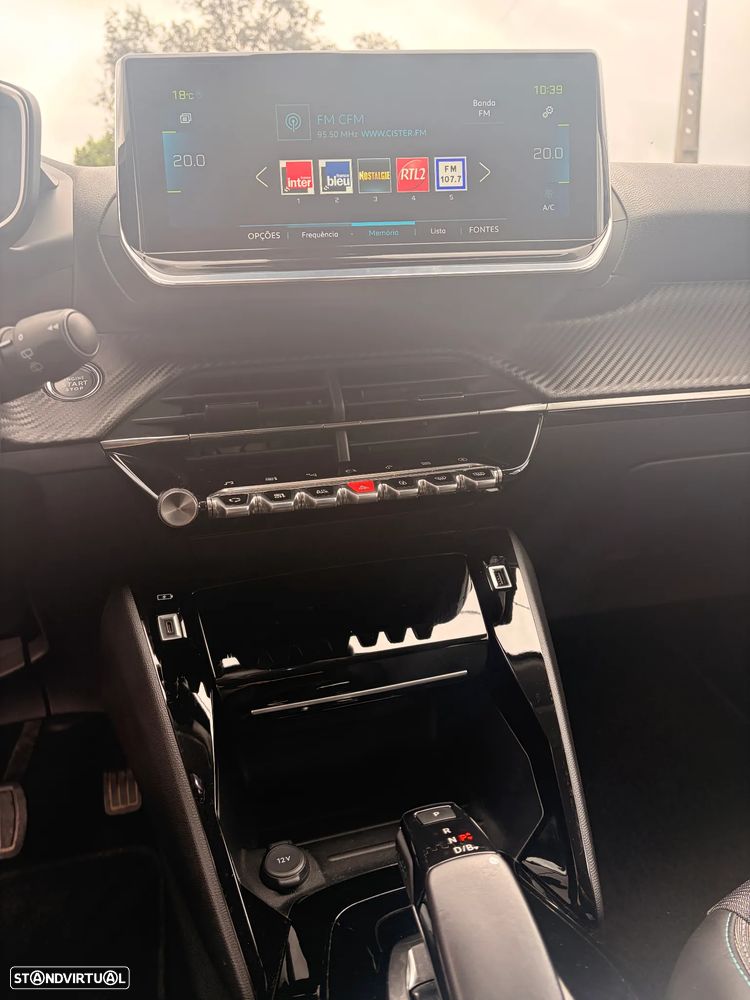 Peugeot e-2008 Allure - 13