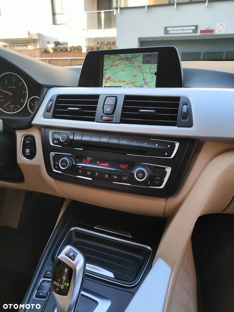 BMW Seria 3 320d Sport-Aut Sport Line - 35