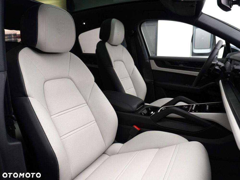 Porsche Cayenne E-Hybrid PHEV Black Edition - 32