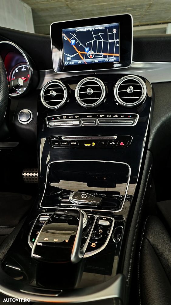 Mercedes-Benz GLC 250 d 4Matic 9G-TRONIC AMG Line - 31